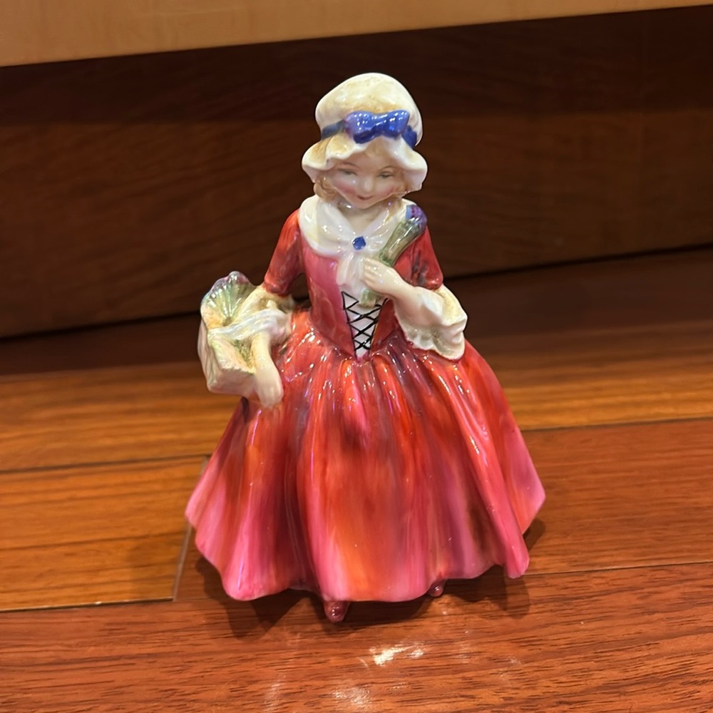 Royal Doulton vintage Lavinia figurine statue 5”H excellent condition numbered
